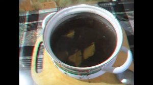 Мариную куриные  крылышки в пряном рассоле.