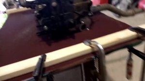 Шлифовка ГБЦ наждачной бумагой на стекле.
