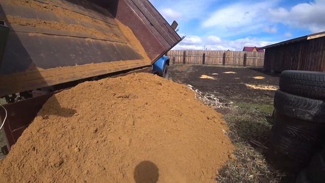 ПРИВЕЗЛИ ПЕСОК. ГОРЫНЫЧ - МАШИНА ДЛЯ ДЕРЕВНИ. ВСКРЫЛ КОМПОСТ. ДЕРЕВЕНСКИЕ БУДНИ смотреть онлайн