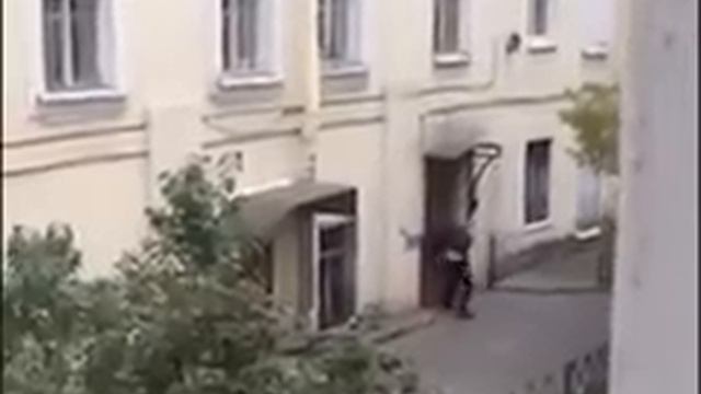 Стучать головой в дверь смотреть онлайн