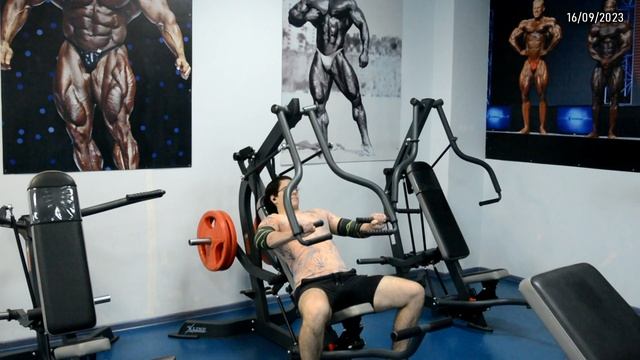 Жим в нижнем хаммере: 100кг x 12 смотреть онлайн