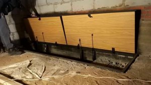 Люк в подвал на газовых упорах