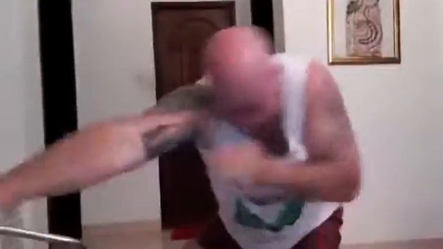 Bull terrier fight human!!! Horror!! Бультерьер против человека! Ужас!!! смотреть онлайн