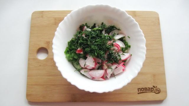 Зеленый салат с редиской