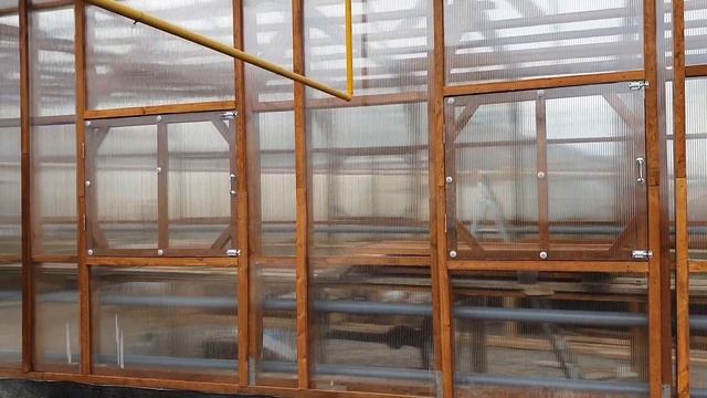 Заменили поликарбонат на крыше , делаем окна во второй теплице .