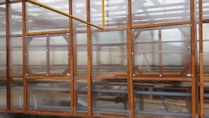 Заменили поликарбонат на крыше , делаем окна во второй теплице .