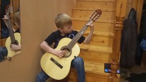 М. Джулиани "Аллегро". Исполняет Михаил.