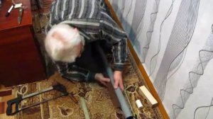 Режем пластиковую трубу вдоль. Два способа.