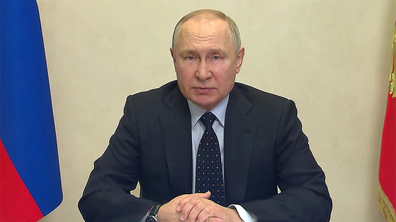 Владимир Путин поручил создать запас наиболее вост...тв в стране, чтобы избежать возможного ажиотажа