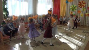 Осенний вальс с листочками. Танец осенний в средней группе детского сада.