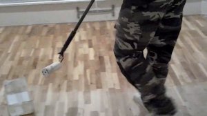 Покрытие пола грунтовочным лаком