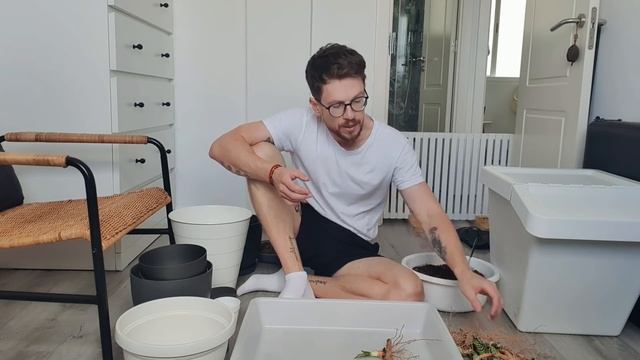 Растения выкинули в мешках как строительный мусор. смотреть онлайн