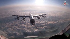 Экипажи дальних противолодочных самолетов Ту-142 выполнили практическую дозаправку ✈️🇷🇺💪