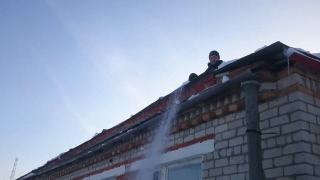 Ботя зассал прыгать
