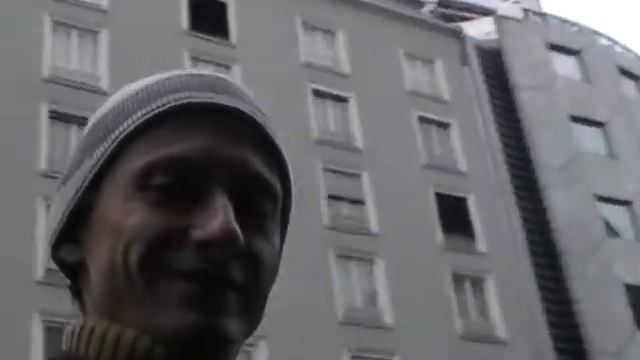 На фоне Храма св Стефана смотреть онлайн