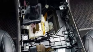 KIA SORENTO III селектор АКПП не уходит с паркинга