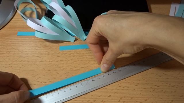 Объемные снежинки из полосок смотреть онлайн