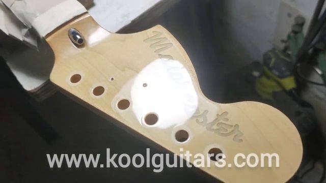 KOOL Guitars - Custom Fluo Inlay on big reverse Stratocaster neck Headstock смотреть онлайн