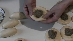 Дрожжевые_пирожки_с_печёнкой_в_духовке_.(МАСТЕР----_КЛАСС_)(1080p).mp4