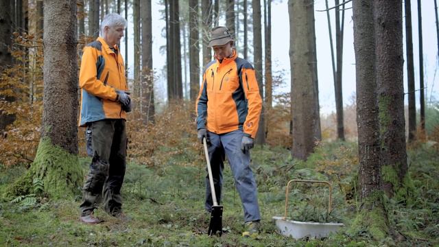Sepp zeigt: Lochpflanzungmit der Rhodener Pflanzhaue I Tutorial #Pflanzung #Pflanze смотреть онлайн