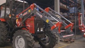 Фронтальные погрузчики Metal-Fach Т 219 _Вепрь_.mp4