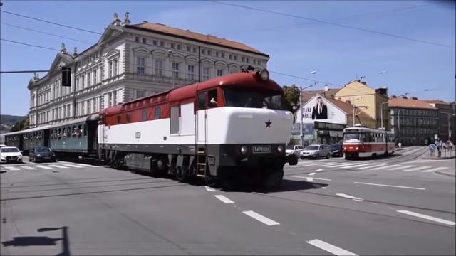 Поезд на улице Чешского города Брно. смотреть онлайн
