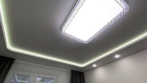 Двухуровневый натяжной потолок с подсветкой (обзор #17)
