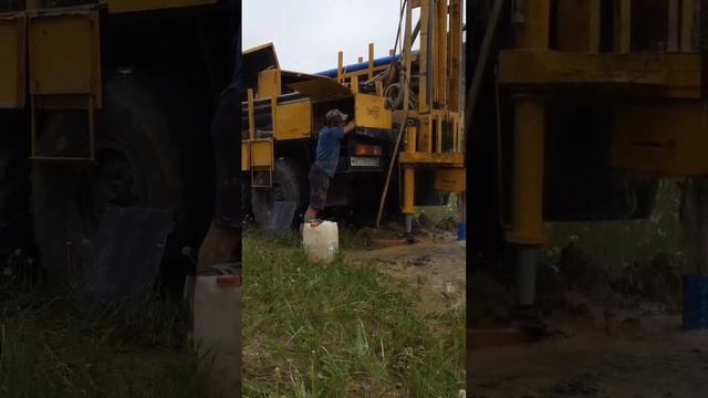 - Видео бурения скважины рядом с п. Середовина, Невьянский район. Водички море. Вода - это к СпецБу
