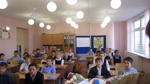Я снова открываю двери в класс. Со мной.