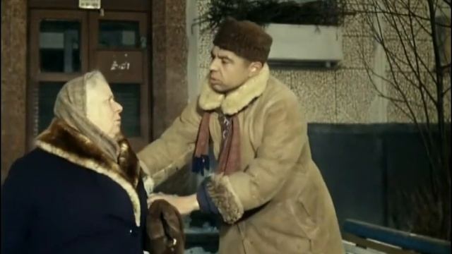 Очистка крыши от снега и наледи смотреть онлайн