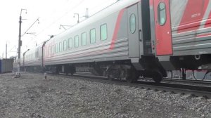 "в две секции" тепловоз 2ТЭ10УТ-0047 с пассажирским поездом 132У Москва-Орск