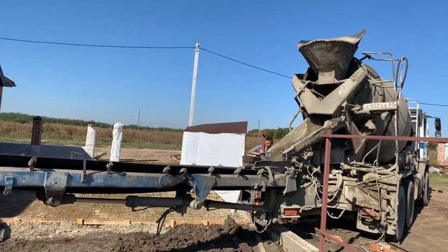 Заливка стяжки двора в частном доме 220 КВ М смотреть онлайн