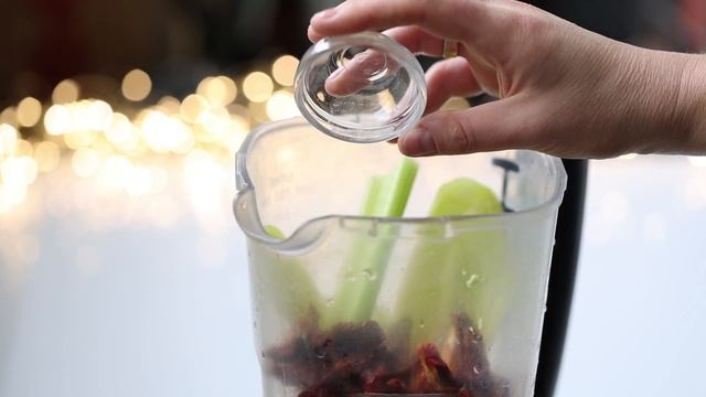 RAW-СУП С ВЯЛЕНЫМИ ПОМИДОРАМИ И КИНЗОЙ! смотреть онлайн