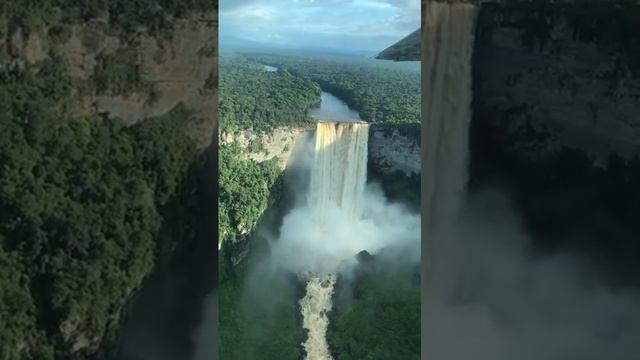 Невероятно красивый водопад Кайетур, Гайана