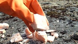 Раскалываю минералы по спайности