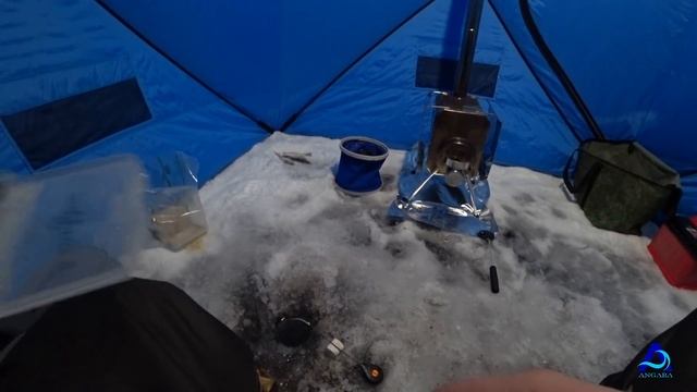 Зимняя рыбалка. За ельцом. Отапливаю палатку Хигаши новой печкой Пошехонка Турист. смотреть онлайн