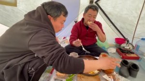 Зимняя рыбалка на Озере Балхаш. Каждую неделю ездим на рыбалку!