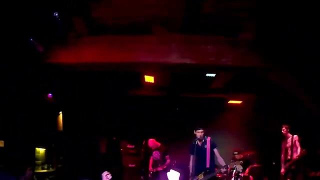 Не Менее Пяти Оборотов - Недостаточно Богат (New Wave Punk Party в Zoccolo, 19/11/17, Питер) смотреть онлайн