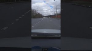 двойная сплошная, которую можно пересекать.