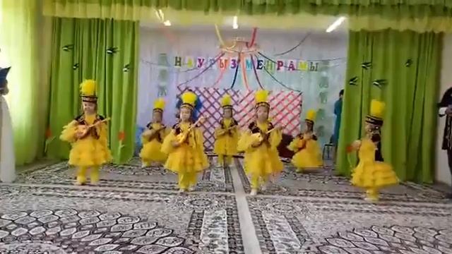 Домбыра биы. Танец домбыра.