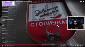Бэбэй смотрит как любопытный Толя пробует "Селедочка столичная" с перцем (07.12.2021)