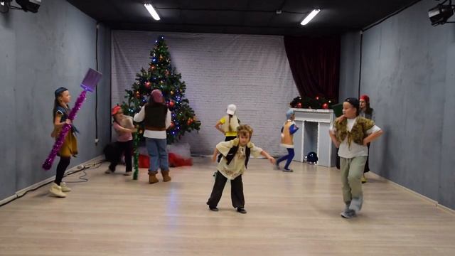 Студия народного танца «Сувенирчики» — «Частушки Бабок-Ёжек» смотреть онлайн