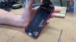Порвали шлейфа дисплея ПРИ ВСКРЫТИИ - новички в ремонте iPhone с НИЗКИМИ ценами!