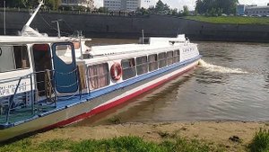 Теплоход „Заря" на Речном вокзале Омска