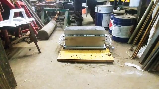 демонстрация формы для литья шлакоблока. смотреть онлайн