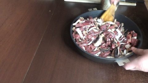 ГОВЯДИНА С ГРИБАМИ. Вкусней говядины не ела. Все просят добавки
