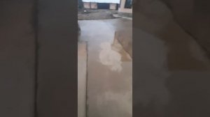 полусухая стяжка во дворе под открытым небом