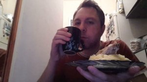 MUKBANG. КУШАЮ ЖАРЕНУЮ КУРИЦУ,  КАРТОШЕЧКУ ПЮРЕ И МОЛОКО