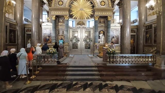 Вечернее богослужение и вынос Креста смотреть онлайн