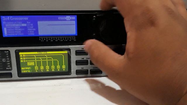 DBX VENU 360 VS DCX2496